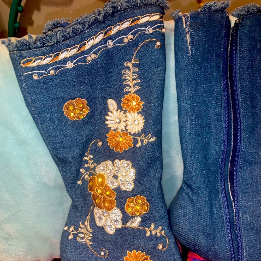 Blue Jean stitched fringe top boots size 8